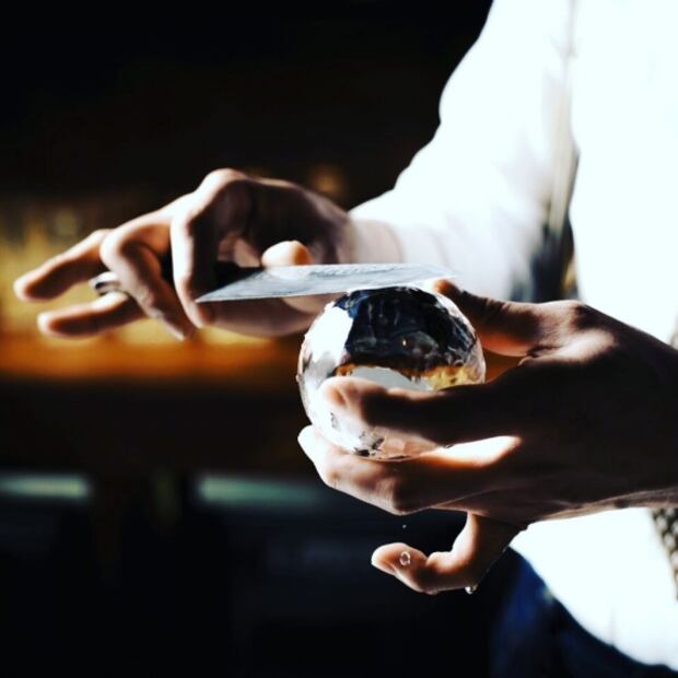 ¿Qué tan importante es el hielo en un coctel?