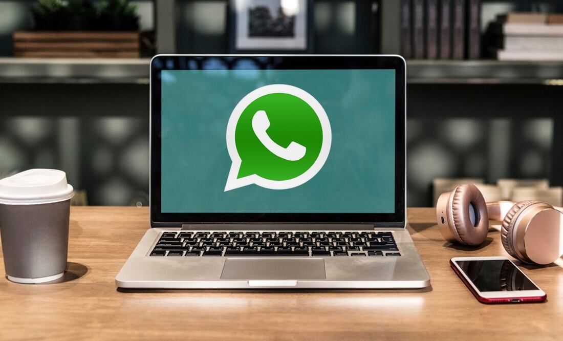 En WhatsApp Web puedes silenciar o reportar actualizaciones de estado. Foto: Freepik