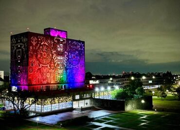 UNAM conmemora Día Internacional del Orgullo LGBT; ilumina Rectoría con colores de la diversidad