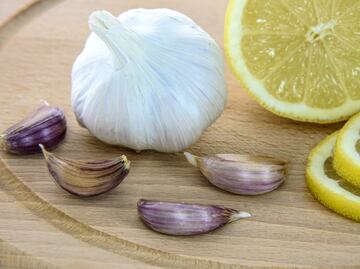 Para qué sirve tomar agua con ajo: estos son los beneficios
