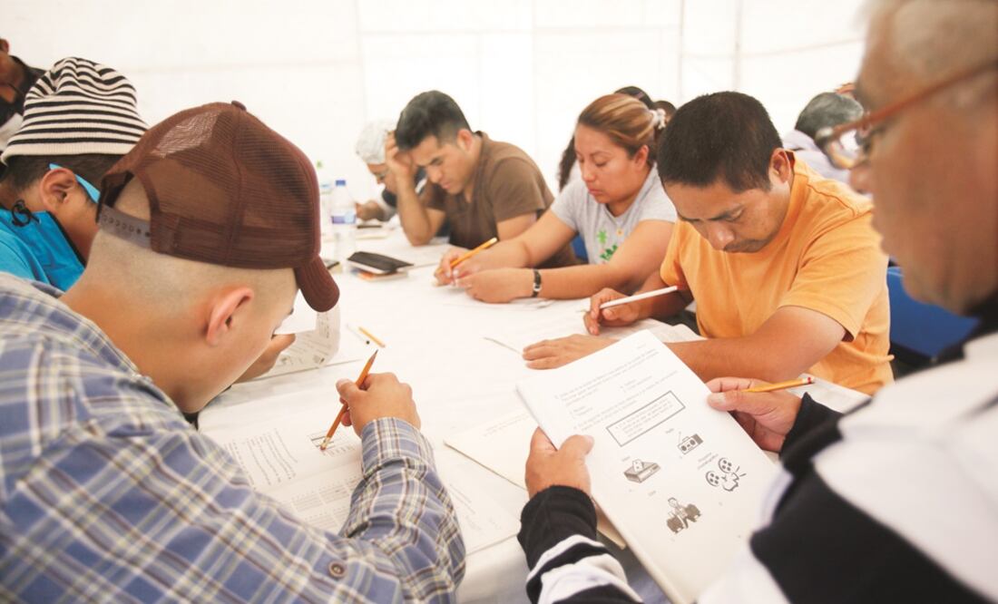 En el último año, el INEA ha atendido a 21 mil repatriados, de ellos 8 mil migrantes que han regresado a México han solicitado información sobre educación. (ARCHIVO. EL UNIVERSAL)