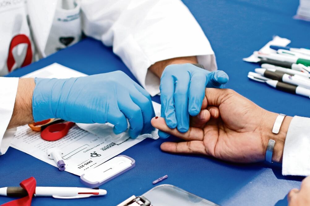 A Érick López le dan el medicamento para dos meses y acude a monitoreo cada cuatro. No teme que la infección avance. (XINHUA)