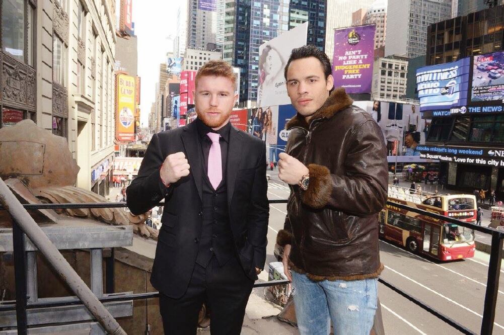 Saúl Álvarez y Julio César Chávez Jr. se presentaron en Nueva York para promocionar su pleito. (FOTOS: GOLDEN BOY Y FACEBOOK)