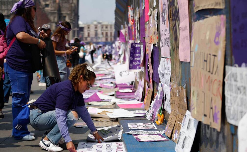 Marea morada durante el 8M en el Zócalo de la CDMX (08/03/2026). Foto: Osmar Alvarado / EL UNIVERSAL