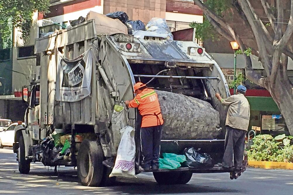 Para realizar la recolección en 2016 la Ciudad tenía un parque vehicular de 2 mil 652 unidades, 2.8% más con respecto a 2015 (ARCHIVO EL UNIVERSAL)