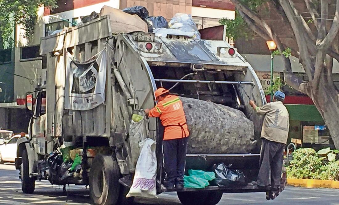 Para realizar la recolección en 2016 la Ciudad tenía un parque vehicular de 2 mil 652 unidades, 2.8% más con respecto a 2015 (ARCHIVO EL UNIVERSAL)