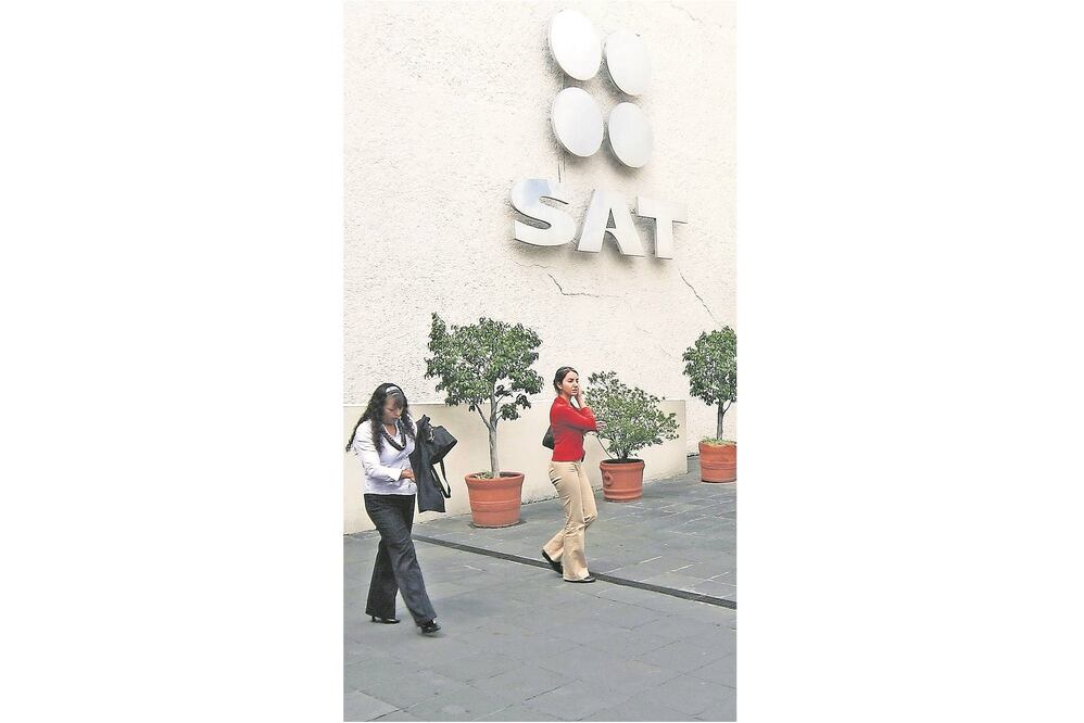 Secrecía. Los cobros de multas están a cargo del SAT, pero no revela información sobre cuánto y quién las paga (ARCHIVO EL UNIVERSAL)