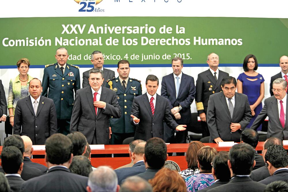 A la ceremonia por el 25 aniversario de la CNDH asistieron el presidente Enrique Peña Nieto, así como los titulares de los poderes Legislativo y Judicial