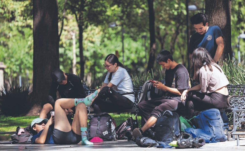 La persistencia de jóvenes fuera de la escuela y del empleo responde a factores como informalidad laboral, brechas educativas y desigualdad, dicen expertos. Foto: Hugo Salvador/ EL UNIVERSAL