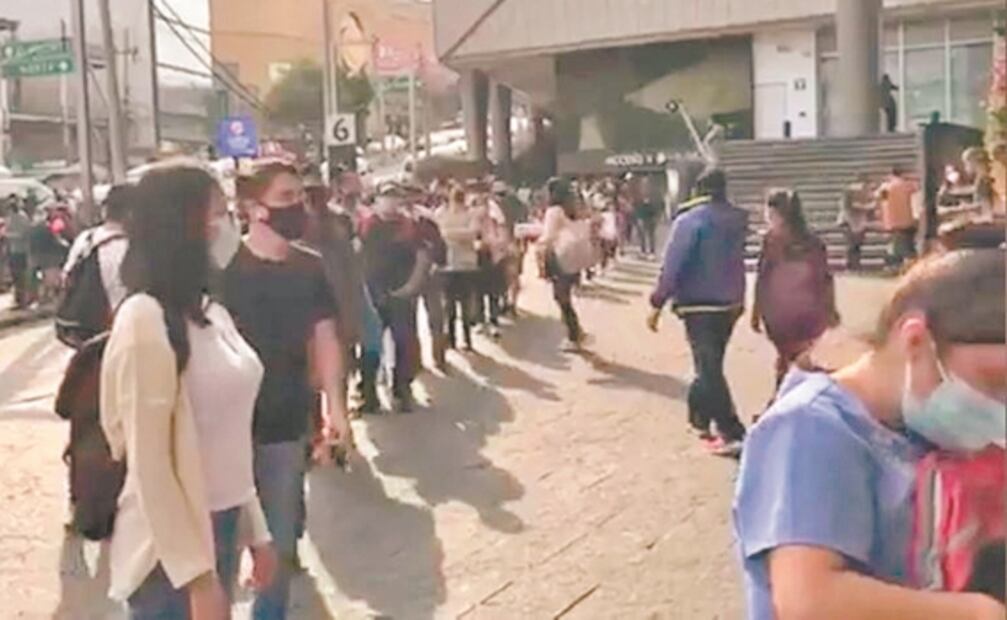 Capitalinos desafían el semáforo rojo