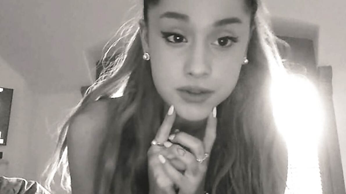 “Voy a admitir lo que hice y decir que lo siento”, explicó Ariana en el clip (TOMADO DE YOUTUBE)