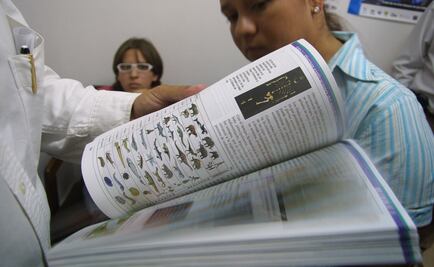 Enoja a padres de familia manejo de sexo en libros de texto