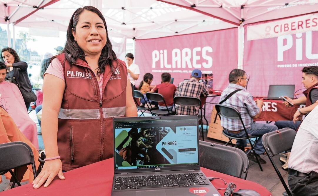 Katia Valverde Pérez se desempeñaba como ingeniera química petrolera, pero tras la pandemia y un embarazo, optó por trabajar como maestra en un Pilares. Foto: Yaretzy M. Osnaya / EL UNIVERSAL