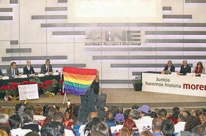La rebelión gay contra AMLO
