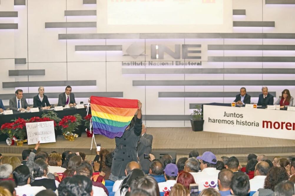 La rebelión gay contra AMLO