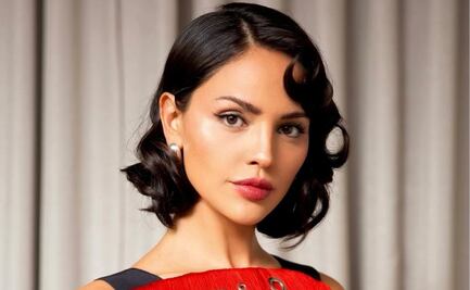 Eiza González deslumbra con vestido plisado de Chanel en Londres