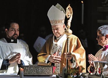 Cardenal Aguiar Retes lava pies a 12 reclusos