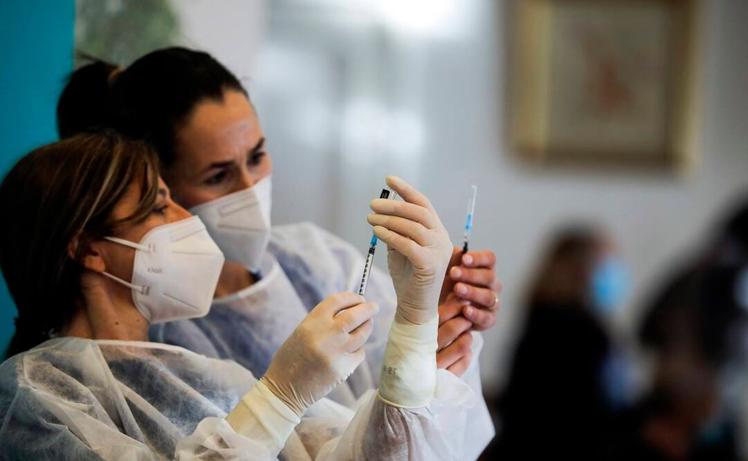 Pfizer fue la primera vacuna avalada, para uso de emergencia, por la Unión Europea, que hoy avaló también para emergencia la de Moderna. Foto: EFE