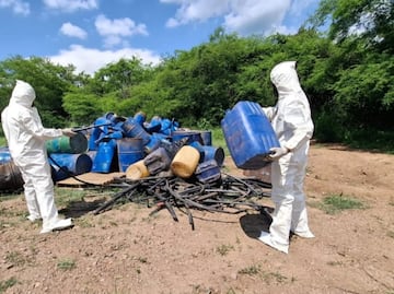 Localizan más de 4 mil litros de diversas sustancias químicas en dos municipios de Sinaloa; descubren plantío de marihuana