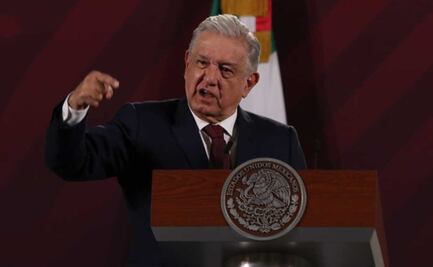 AMLO llama "acomodaticios" y "arribistas" a consejeros del INE por alerta de plan de la reforma electoral
