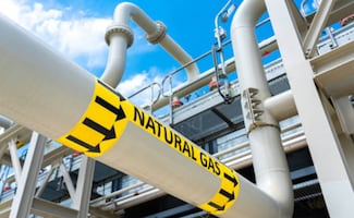 Elam Faw Trucks y NatGas impulsarán uso de gas natural en transporte de carga; destacan estabilidad de precio del combustible