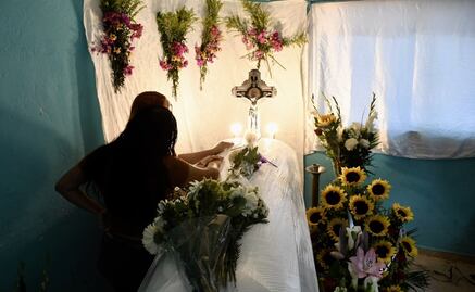 Despiden con girasoles a Rosa Isela, la joven a la que encontraron sin el bebé que esperaba