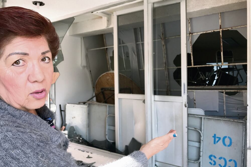 Reyna Pedraza, vicepresidenta electa de la Asociación de Colonos de Satélite, informó que desde el 12 de enero, un grupo de golpeadores sacó a las personas que se encontraban en el Centro Cívico. (REBECA JIMÉNEZ. EL UNIVERSAL)