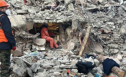 Topos mexicanos rescatan cuerpos de una familia en Turquía