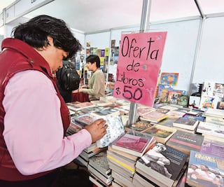 Mexicanas leen más de 7 libros al año, dice sondeo