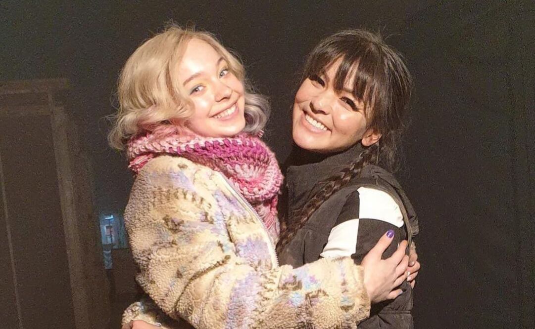 Emma Myers y Jenny Ayumi Umbhau son Enid y Merlina en la serie de Netflix. Fuente: Instagram @jennyayumi24