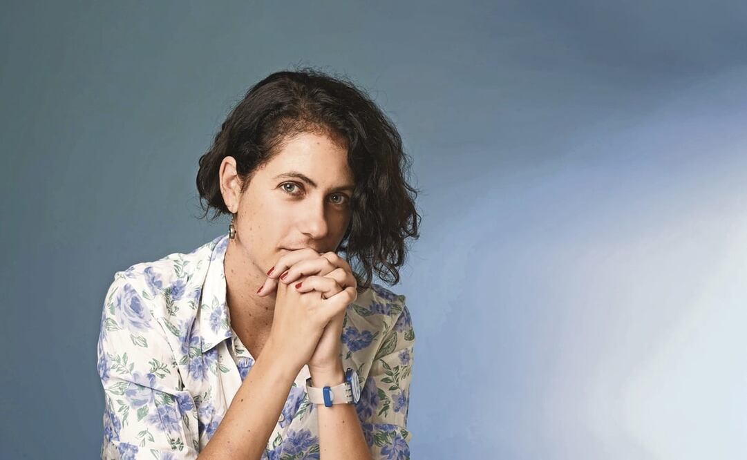 Los relatos de Katya Adaui surgen de conversaciones, de noticias, de objetos encontrados en caminatas y de su observación. Foto: Alejandra López