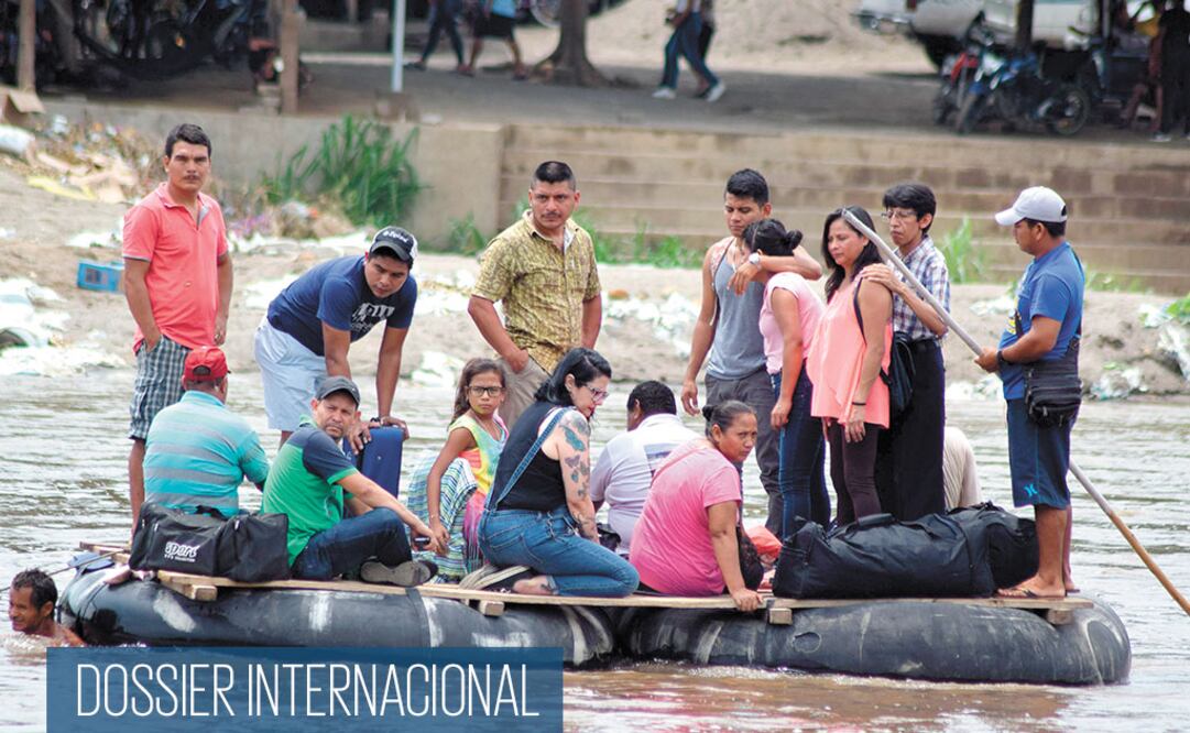 Migrantes centroamericanos cruzaron el río Suchiate por la línea fronteriza entre Guatemala y México, en Chiapas, el pasado 20 de mayo. Foto: JOSÉ TORRES. EFE