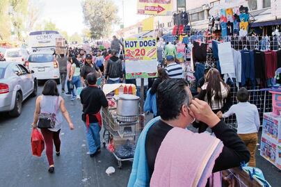 Comerciantes se adueñan de Eje 1 Norte, otra vez