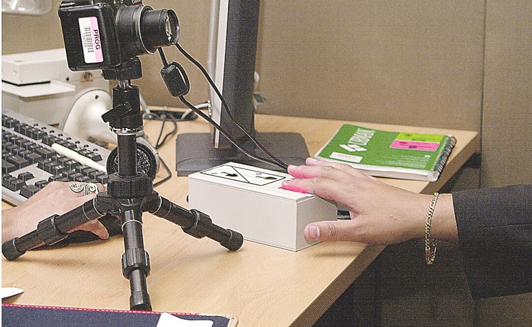 La CNBV preveía que a partir de este mes los bancos iban a utilizar lectores de huella digital para cotejarlas con los datos del INE y evitar fraudes. (ARCHIVO EL UNIVERSAL)