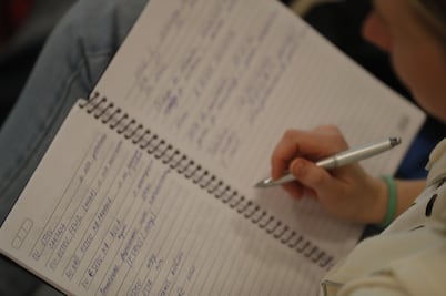 Las barreras del idioma, el nuevo problema al que se enfrentan refugiados ucranianos para encontrar trabajo