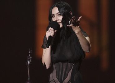 Charli XCX arrasa en los Premios Brit 2025 con cinco galardones