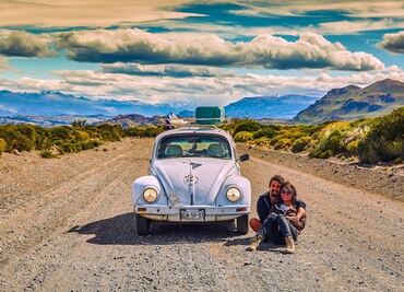 Pareja mexicana recorre Latinoamérica en su vocho