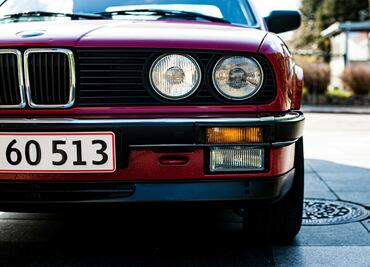 Esta es la multa por usar portaplacas en tu automóvil