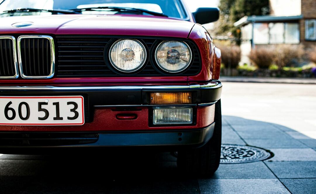 Placas de auto. Foto: Unsplash