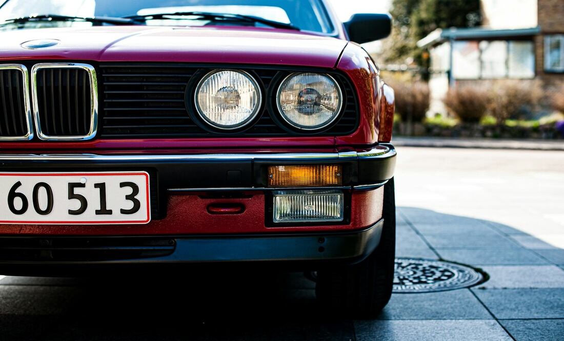 Placas de auto. Foto: Unsplash