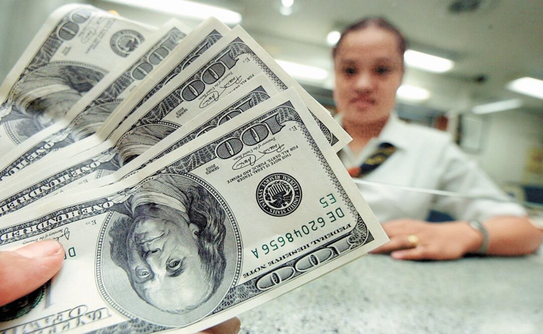 Bancos venden el dólar en $16.76