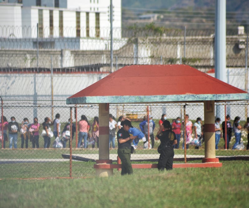 Las alumnas de la Normal, previo a su salida del penal donde estuvieron desde el pasado 18 de mayo, cuando fueron arrestadas. Foto: JACOB GARCÍA. EL UNIVERSAL