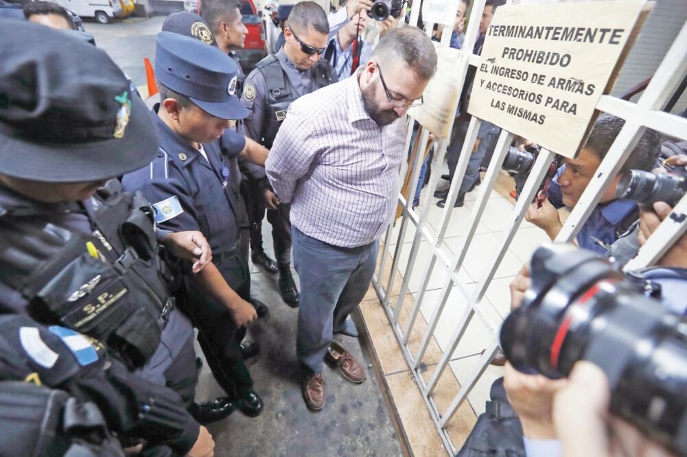 El ex gobernador de Veracruz Javier Duarte ha manifestado no tener vínculo con las 22 empresas fantasma con las que se desviaron recursos del estado. (ARCHIVO EL UNIVERSAL)