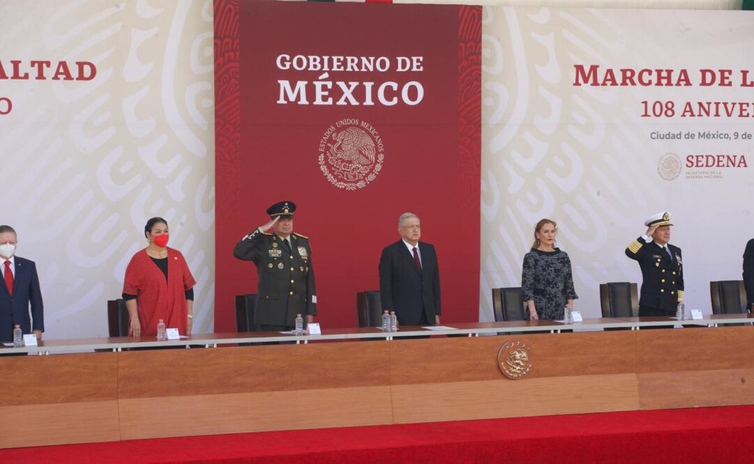 El presidente López Obrador encabezó la ceremonia del 108 aniversario de la Marcha de la Lealtad en el Castillo de Chapultepec. Foto: Germán Espinosa / EL UNIVERSAL 
