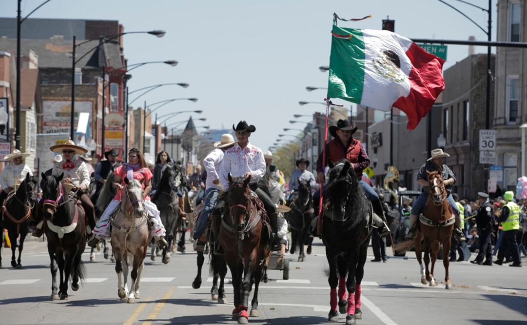 Desfile con motivo del 5 de mayo en la ciudad de Chicago, Estados Unidos (Foto: Luis Cortés / EL UNIVERSAL)