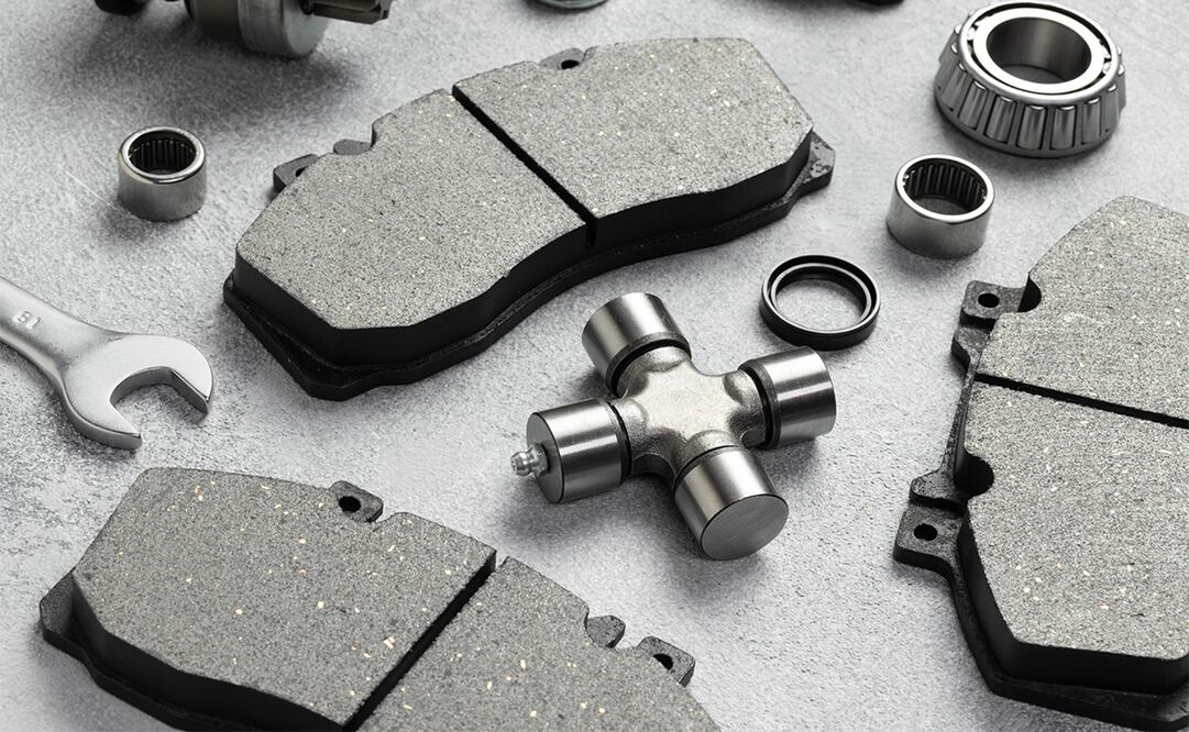 Las balatas trabajan con los discos de freno para detener el auto. Foto: Freepik