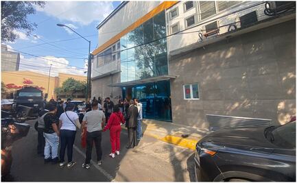 VIDEO Caso Diana Sánchez Barrios: Familiares y amigos oran afuera de hospital; la activista continúa estable