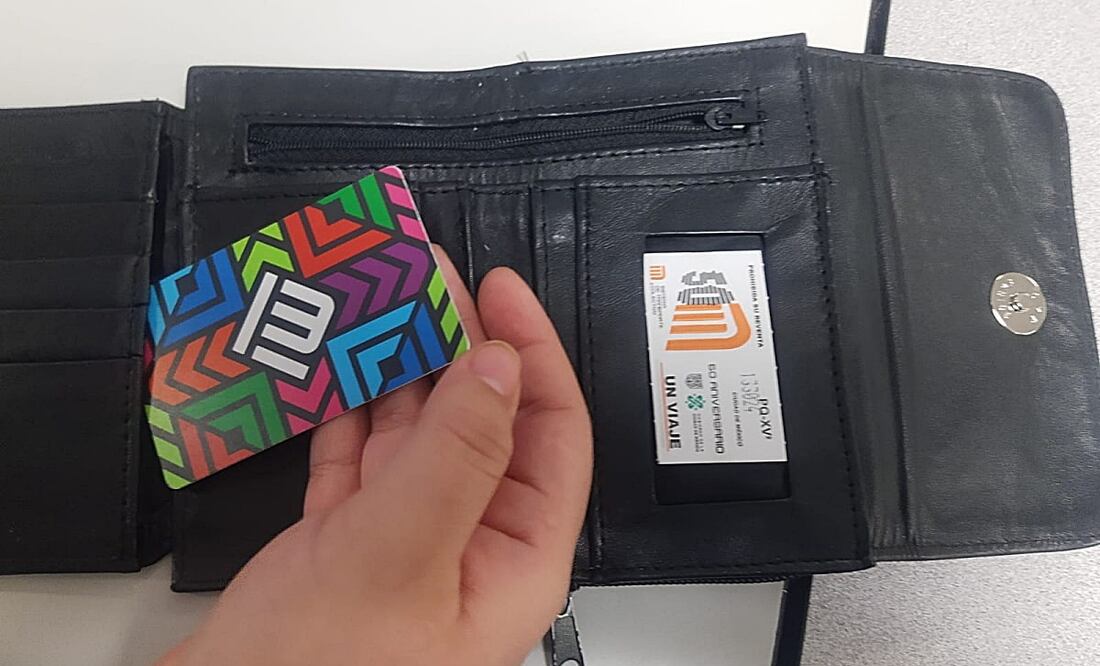 Boleto del Metro y Tarjeta de Movilidad Integrada. Foto: Samyra Sosa. EL UNIVERSAL