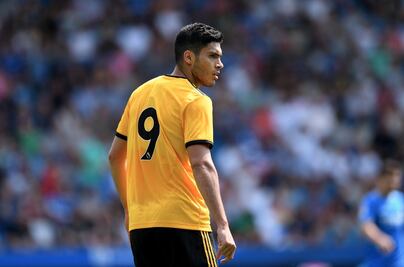 Raúl Jiménez falla penalti en debut con el Wolverhampton