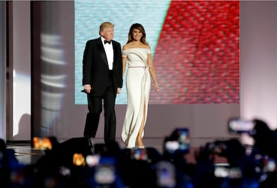 Melania Trump donará el vestido de su primer baile presidencial